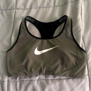 Nike sports bra size medium